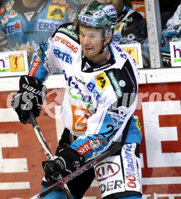 EBEL. Eishockey Bundesliga. KAC gegen EHC LIWEST Linz. Rob Hisey (Linz). Klagenfurt, am 26.12.2011.
Foto: Kuess

---
pressefotos, pressefotografie, kuess, qs, qspictures, sport, bild, bilder, bilddatenbank