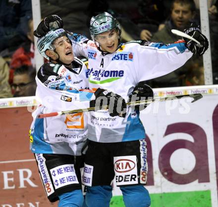 EBEL. Eishockey Bundesliga. KAC gegen EHC LIWEST Linz. Torjubel Daniel Oberkofler, Patrick Spannring (KAC). Klagenfurt, am 26.12.2011.
Foto: Kuess

---
pressefotos, pressefotografie, kuess, qs, qspictures, sport, bild, bilder, bilddatenbank