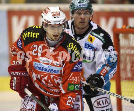 EBEL. Eishockey Bundesliga. KAC gegen EHC LIWEST Linz. Christoph Brandner, (KAC),  Justin Kurtz (Linz). Klagenfurt, am 26.12.2011.
Foto: Kuess

---
pressefotos, pressefotografie, kuess, qs, qspictures, sport, bild, bilder, bilddatenbank