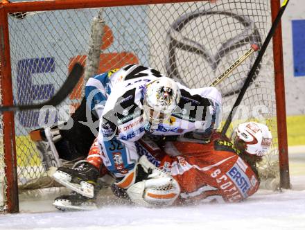 EBEL. Eishockey Bundesliga. KAC gegen EHC LIWEST Linz.  Tyler Scofield,  (KAC), Alex Westlund (Linz). Klagenfurt, am 26.12.2011.
Foto: Kuess

---
pressefotos, pressefotografie, kuess, qs, qspictures, sport, bild, bilder, bilddatenbank