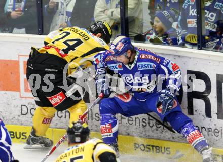 EBEL. Eishockey Bundesliga. EC Rekord Fenster VSV gegen UPC Vienna Capitals. KUZNIK Greg  (VSV), FERLAND Jonathan (Vienna). Villach, am 26.12.2011.
Foto: Kuess 


---
pressefotos, pressefotografie, kuess, qs, qspictures, sport, bild, bilder, bilddatenbank