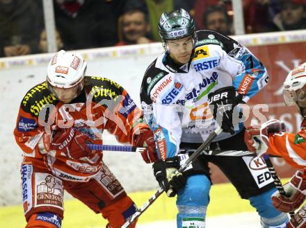 EBEL. Eishockey Bundesliga. KAC gegen EHC LIWEST Linz. Thomas Koch,  (KAC), Patrick Leahy (Linz). Klagenfurt, am 26.12.2011.
Foto: Kuess

---
pressefotos, pressefotografie, kuess, qs, qspictures, sport, bild, bilder, bilddatenbank