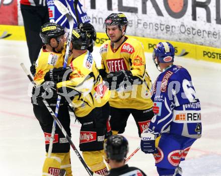 EBEL. Eishockey Bundesliga. EC Rekord Fenster VSV gegen UPC Vienna Capitals. jubel caps. Villach, am 26.12.2011.
Foto: Kuess 


---
pressefotos, pressefotografie, kuess, qs, qspictures, sport, bild, bilder, bilddatenbank