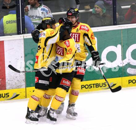 EBEL. Eishockey Bundesliga. EC Rekord Fenster VSV gegen UPC Vienna Capitals. torjubel (VSV). Villach, am 26.12.2011.
Foto: Kuess 


---
pressefotos, pressefotografie, kuess, qs, qspictures, sport, bild, bilder, bilddatenbank