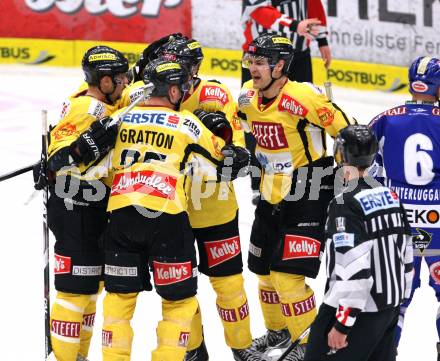 EBEL. Eishockey Bundesliga. EC Rekord Fenster VSV gegen UPC Vienna Capitals. jubel caps. Villach, am 26.12.2011.
Foto: Kuess 


---
pressefotos, pressefotografie, kuess, qs, qspictures, sport, bild, bilder, bilddatenbank