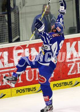 EBEL. Eishockey Bundesliga. EC Rekord Fenster VSV gegen UPC Vienna Capitals. jubel RAZINGAR Tomaz (VSV). Villach, am 26.12.2011.
Foto: Kuess 


---
pressefotos, pressefotografie, kuess, qs, qspictures, sport, bild, bilder, bilddatenbank