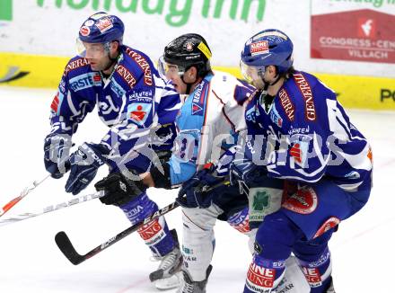 EBEL. Eishockey Bundesliga. EC Rekord Fenster VSV gegen SAPA Fehervar AV19. Greg Kuznik, Craig Weller, (VSV), Istvan Sofron  (Alba Volan). Villach, am 1.1.2012.
Foto: Kuess 


---
pressefotos, pressefotografie, kuess, qs, qspictures, sport, bild, bilder, bilddatenbank