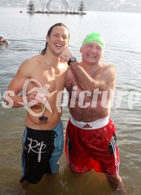 Neujahrsschwimmen.  Gerhard Schmid, Joe Tiger Pachler. Velden, am 1.1.2012.
Foto: Kuess
---
pressefotos, pressefotografie, kuess, qs, qspictures, sport, bild, bilder, bilddatenbank