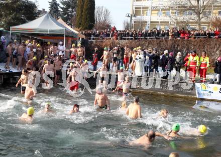 Neujahrsschwimmen. Velden, am 1.1.2012.
Foto: Kuess
---
pressefotos, pressefotografie, kuess, qs, qspictures, sport, bild, bilder, bilddatenbank