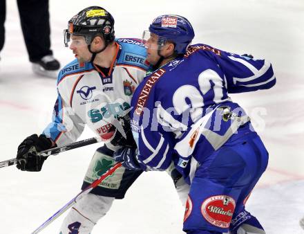 EBEL. Eishockey Bundesliga. EC Rekord Fenster VSV gegen SAPA Fehervar AV19. Greg Kuznik,  (VSV), Andras Horvath (Alba Volan). Villach, am 1.1.2012.
Foto: Kuess 


---
pressefotos, pressefotografie, kuess, qs, qspictures, sport, bild, bilder, bilddatenbank