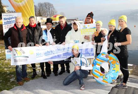 Neujahrsschwimmen. Vizebuergermeister Helmut Steiner, Peter Kaiser, Burgermeister Ferdinand Vouk, Werner Uran. Velden, am 1.1.2012.
Foto: Kuess
---
pressefotos, pressefotografie, kuess, qs, qspictures, sport, bild, bilder, bilddatenbank