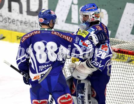 EBEL. Eishockey Bundesliga. EC Rekord Fenster VSV gegen SAPA Fehervar AV19. Shayne Toporowski, Bernhard Starkbaum (VSV). Villach, am 1.1.2012.
Foto: Kuess 


---
pressefotos, pressefotografie, kuess, qs, qspictures, sport, bild, bilder, bilddatenbank