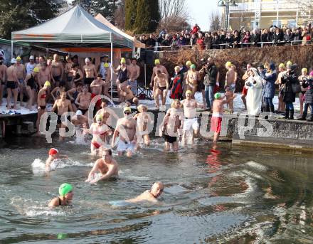 Neujahrsschwimmen. Velden, am 1.1.2012.
Foto: Kuess
---
pressefotos, pressefotografie, kuess, qs, qspictures, sport, bild, bilder, bilddatenbank