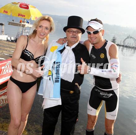 Neujahrsschwimmen. Teilnehmer mit Rauchfangkehrer. Velden, am 1.1.2012.
Foto: Kuess
---
pressefotos, pressefotografie, kuess, qs, qspictures, sport, bild, bilder, bilddatenbank