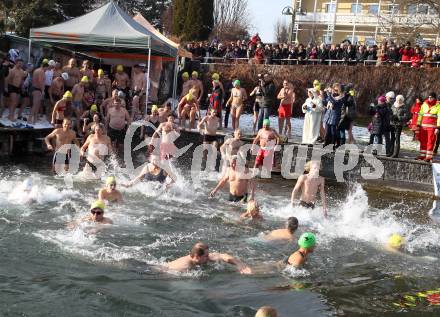 Neujahrsschwimmen. Velden, am 1.1.2012.
Foto: Kuess
---
pressefotos, pressefotografie, kuess, qs, qspictures, sport, bild, bilder, bilddatenbank