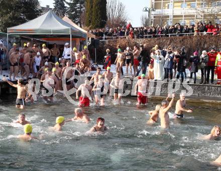 Neujahrsschwimmen. Velden, am 1.1.2012.
Foto: Kuess
---
pressefotos, pressefotografie, kuess, qs, qspictures, sport, bild, bilder, bilddatenbank