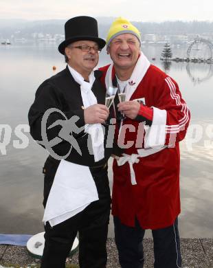 Neujahrsschwimmen. Joe Tiger Pachler mit Rauchfangkehrer. Velden, am 1.1.2012.
Foto: Kuess
---
pressefotos, pressefotografie, kuess, qs, qspictures, sport, bild, bilder, bilddatenbank