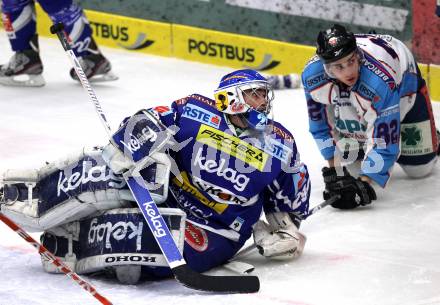 EBEL. Eishockey Bundesliga. EC Rekord Fenster VSV gegen SAPA Fehervar AV19. Bernhard Starkbaum, (VSV), Balint Magosi  (Alba Volan). Villach, am 1.1.2012.
Foto: Kuess 


---
pressefotos, pressefotografie, kuess, qs, qspictures, sport, bild, bilder, bilddatenbank