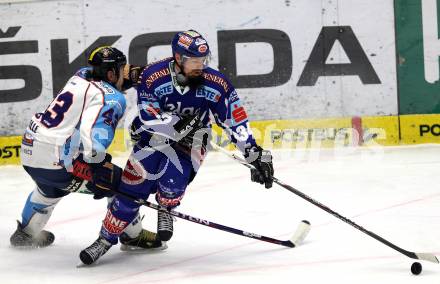 EBEL. Eishockey Bundesliga. EC Rekord Fenster VSV gegen SAPA Fehervar AV19. Markus Peintner,  (VSV), Tamas Sille (Alba Volan). Villach, am 1.1.2012.
Foto: Kuess 


---
pressefotos, pressefotografie, kuess, qs, qspictures, sport, bild, bilder, bilddatenbank