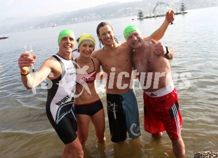 Neujahrsschwimmen. Werner Uran, Gerhard Schmid, Joe Tiger Pachler. Velden, am 1.1.2012.
Foto: Kuess
---
pressefotos, pressefotografie, kuess, qs, qspictures, sport, bild, bilder, bilddatenbank