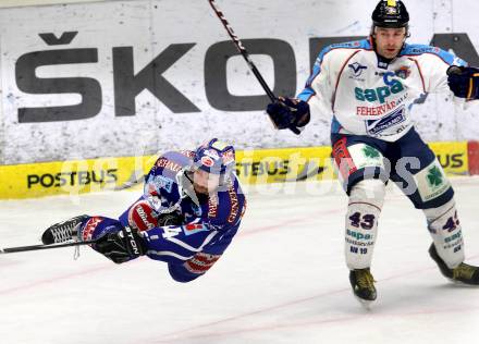 EBEL. Eishockey Bundesliga. EC Rekord Fenster VSV gegen SAPA Fehervar AV19. Markus Peintner,  (VSV), Tamas Sille (Alba Volan). Villach, am 1.1.2012.
Foto: Kuess 


---
pressefotos, pressefotografie, kuess, qs, qspictures, sport, bild, bilder, bilddatenbank