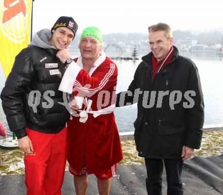 Neujahrsschwimmen. Christian Zluga, Joe Tiger Pachler, Buergermeister Ferdinand Vouk. Velden, am 1.1.2012.
Foto: Kuess
---
pressefotos, pressefotografie, kuess, qs, qspictures, sport, bild, bilder, bilddatenbank