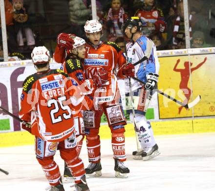 EBEL. Eishockey Bundesliga. KAC gegen SAPA Fehervar AV19. Torjubel SCOFIELD Tyler, HUNDERTPFUND Thomas (KAC). Klagenfurt, am 3.1.2012.
Foto: Kuess

---
pressefotos, pressefotografie, kuess, qs, qspictures, sport, bild, bilder, bilddatenbank