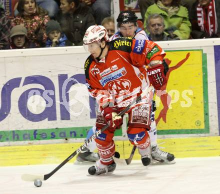 EBEL. Eishockey Bundesliga. KAC gegen SAPA Fehervar AV19. FUREY Kirk (KAC), MAGOSI Balint (Alba Volan). Klagenfurt, am 3.1.2012.
Foto: Kuess

---
pressefotos, pressefotografie, kuess, qs, qspictures, sport, bild, bilder, bilddatenbank