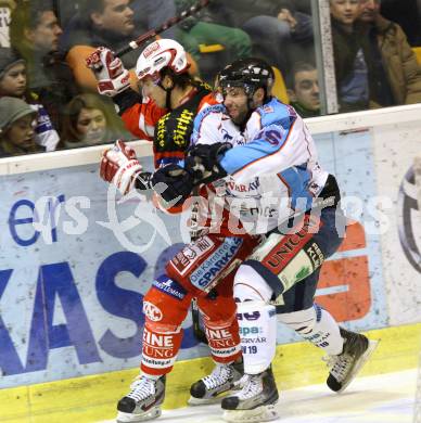 EBEL. Eishockey Bundesliga. KAC gegen SAPA Fehervar AV19. HERBURGER Raphael (KAC), DACOSTA Justin (Alba Volan). Klagenfurt, am 3.1.2012.
Foto: Kuess

---
pressefotos, pressefotografie, kuess, qs, qspictures, sport, bild, bilder, bilddatenbank