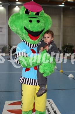 Kaerntner Sport Charity. Gert Prohaska (VSV) mit Sohn. Klagenfurt, am 8.1.2012.
Foto: Kuess
---
pressefotos, pressefotografie, kuess, qs, qspictures, sport, bild, bilder, bilddatenbank