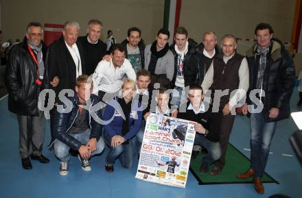 Kaerntner Sport Charity. Matthias Dollinger sen., Reinhard Tellian, Kurt Steiner, Buergermeister Christian Scheider, Matthias Dollinger,Roland Putsche, Michael Sollbauer,  Juergen Pfeiler, Hannes Hempel, Alexander Gruenwald, Jasmin Ouschan mit den Organisatoren Daniel Biedermann, Andreas Rauter und Mathias Tschofen, Klagenfurt, am 8.1.2012.
Foto: Kuess
---
pressefotos, pressefotografie, kuess, qs, qspictures, sport, bild, bilder, bilddatenbank