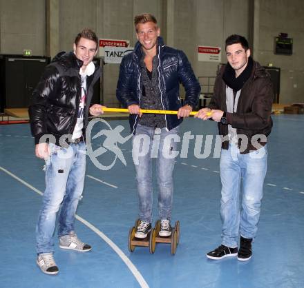 Kaerntner Sport Charity. Michael Sollbauer (WAC), Alexander Gruenwald, Roland Putsche (WAC). Klagenfurt, am 8.1.2012.
Foto: Kuess
---
pressefotos, pressefotografie, kuess, qs, qspictures, sport, bild, bilder, bilddatenbank