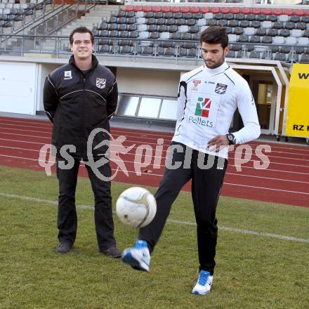 Fussball. 1. Liga. WAC/St. Andrae. JosÃ© Antonio Solano Moreno, Pressesprecher Markus Perchthaler. Wolfsberg, 9.1.2012
Foto: Kuess
---
pressefotos, pressefotografie, kuess, qs, qspictures, sport, bild, bilder, bilddatenbank