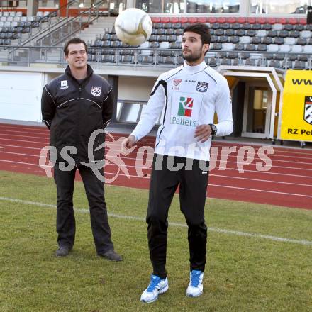 Fussball. 1. Liga. WAC/St. Andrae. JosÃ© Antonio Solano Moreno, Pressesprecher Markus Perchthaler. Wolfsberg, 9.1.2012
Foto: Kuess
---
pressefotos, pressefotografie, kuess, qs, qspictures, sport, bild, bilder, bilddatenbank