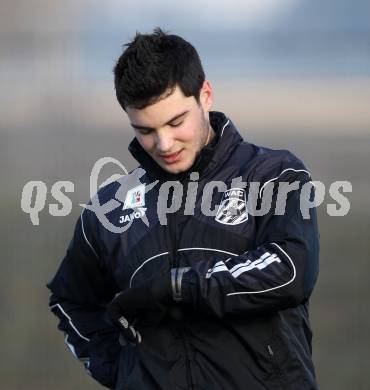 Fussball. 1. Liga. WAC/St. Andrae. Trainingsbeginn. Roland Putsche. Wolfsberg, 9.1.2012.
Foto: Kuess
---
pressefotos, pressefotografie, kuess, qs, qspictures, sport, bild, bilder, bilddatenbank