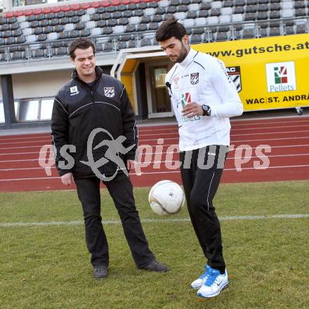 Fussball. 1. Liga. WAC/St. Andrae. JosÃ© Antonio Solano Moreno, Pressesprecher Markus Perchthaler. Wolfsberg, 9.1.2012
Foto: Kuess
---
pressefotos, pressefotografie, kuess, qs, qspictures, sport, bild, bilder, bilddatenbank