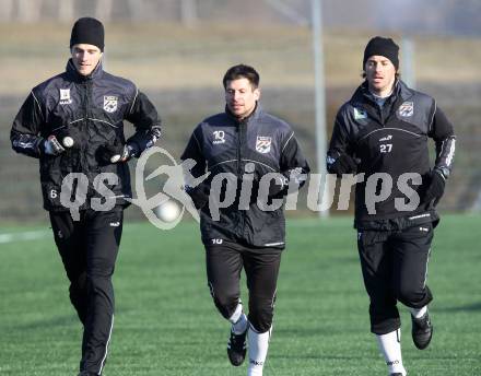 Fussball. 1. Liga. WAC/St. Andrae. Trainingsbeginn. Christian Falk, Markus Kreuz, Christoph Cemernjak. Wolfsberg, 9.1.2012.
Foto: Kuess
---
pressefotos, pressefotografie, kuess, qs, qspictures, sport, bild, bilder, bilddatenbank