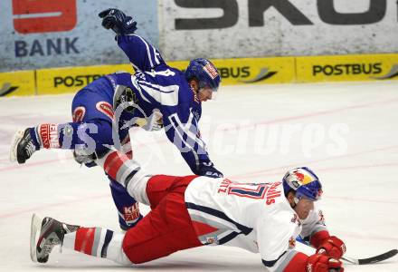 EBEL. Eishockey Bundesliga. EC Rekord Fenster VSV gegen EC Red Bull Salzburg. Roland Kaspitz (VSV), Erik Reitz (Salzburg). Villach, am 10.1.2012.
Foto: Kuess
---
pressefotos, pressefotografie, kuess, qs, qspictures, sport, bild, bilder, bilddatenbank