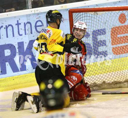 EBEL. Eishockey Bundesliga. KAC gegen UPC VIENNA CAPITALS. FUREY Kirk (KAC), CASPARSSON Peter (Caps). Klagenfurt, am 10.1.2012.
Foto: Kuess

---
pressefotos, pressefotografie, kuess, qs, qspictures, sport, bild, bilder, bilddatenbank