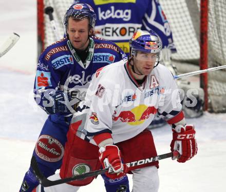 EBEL. Eishockey Bundesliga. EC Rekord Fenster VSV gegen EC Red Bull Salzburg.  Roland Kaspitz (VSV), Daniel Bois (Salzburg). Villach, am 10.1.2012.
Foto: Kuess 
---
pressefotos, pressefotografie, kuess, qs, qspictures, sport, bild, bilder, bilddatenbank