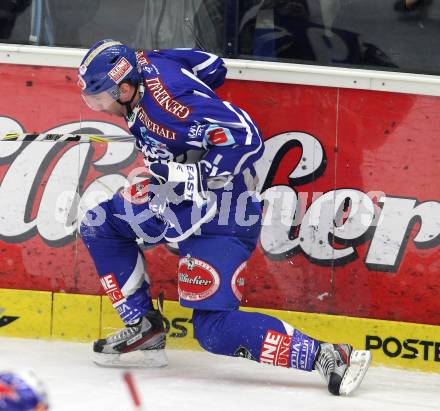 EBEL. Eishockey Bundesliga. EC Rekord Fenster VSV gegen EC Red Bull Salzburg. Torjubel Tomaz Razingar (VSV), (Salzburg). Villach, am 10.1.2012.
Foto: Kuess 
---
pressefotos, pressefotografie, kuess, qs, qspictures, sport, bild, bilder, bilddatenbank