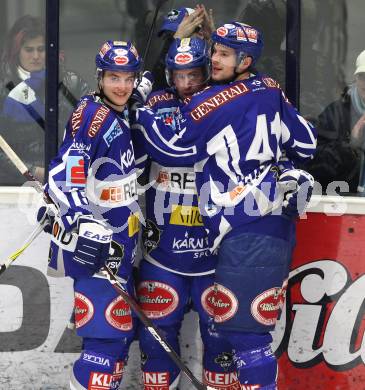 EBEL. Eishockey Bundesliga. EC Rekord Fenster VSV gegen EC Red Bull Salzburg. Torjubel Tomaz Razingar, Mario Altmann, Stefan Bacher (VSV), (Salzburg). Villach, am 10.1.2012.
Foto: Kuess 
---
pressefotos, pressefotografie, kuess, qs, qspictures, sport, bild, bilder, bilddatenbank