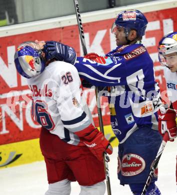 EBEL. Eishockey Bundesliga. EC Rekord Fenster VSV gegen EC Red Bull Salzburg. Kevin Mitchell (VSV), Brent Aubin (Salzburg). Villach, am 10.1.2012.
Foto: Kuess 
---
pressefotos, pressefotografie, kuess, qs, qspictures, sport, bild, bilder, bilddatenbank