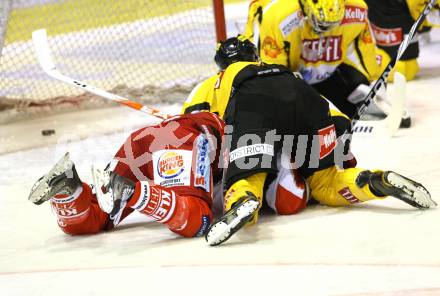 EBEL. Eishockey Bundesliga. KAC gegen UPC VIENNA CAPITALS. Tor SCHULLER David (KAC), ORAZE Martin (Caps). Klagenfurt, am 10.1.2012.
Foto: Kuess

---
pressefotos, pressefotografie, kuess, qs, qspictures, sport, bild, bilder, bilddatenbank