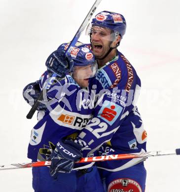 EBEL. Eishockey Bundesliga. EC Rekord Fenster VSV gegen EC Red Bull Salzburg. Torjubel Roland Kaspitz, Greg Kuznik (VSV), (Salzburg). Villach, am 10.1.2012.
Foto: Kuess 
---
pressefotos, pressefotografie, kuess, qs, qspictures, sport, bild, bilder, bilddatenbank