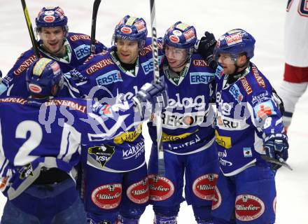 EBEL. Eishockey Bundesliga. EC Rekord Fenster VSV gegen EC Red Bull Salzburg. Torjubel Mario Altmann, Derek Damon, Marco Pewal, Roland Kaspitz (VSV), (Salzburg). Villach, am 10.1.2012.
Foto: Kuess 
---
pressefotos, pressefotografie, kuess, qs, qspictures, sport, bild, bilder, bilddatenbank