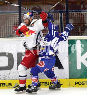 EBEL. Eishockey Bundesliga. EC Rekord Fenster VSV gegen EC Red Bull Salzburg. Christof Martinz (VSV), Robert Davison (Salzburg). Villach, am 10.1.2012.
Foto: Kuess
---
pressefotos, pressefotografie, kuess, qs, qspictures, sport, bild, bilder, bilddatenbank