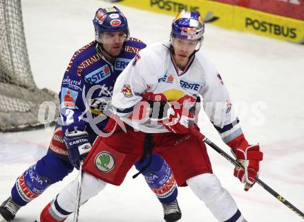 EBEL. Eishockey Bundesliga. EC Rekord Fenster VSV gegen EC Red Bull Salzburg. Kevin Mitchell (VSV), Thomas Raffl (Salzburg). Villach, am 10.1.2012.
Foto: Kuess 
---
pressefotos, pressefotografie, kuess, qs, qspictures, sport, bild, bilder, bilddatenbank