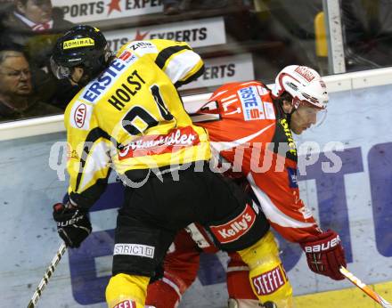 EBEL. Eishockey Bundesliga. KAC gegen UPC VIENNA CAPITALS. KALT Dieter (KAC), HOLST Taylor (Caps). Klagenfurt, am 10.1.2012.
Foto: Kuess

---
pressefotos, pressefotografie, kuess, qs, qspictures, sport, bild, bilder, bilddatenbank