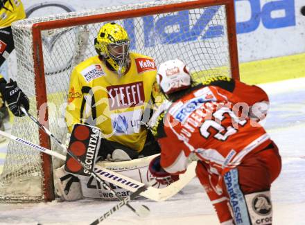 EBEL. Eishockey Bundesliga. KAC gegen UPC VIENNA CAPITALS. HUNDERTPFUND Thomas (KAC), DIVIS Reinhard (Caps). Klagenfurt, am 10.1.2012.
Foto: Kuess

---
pressefotos, pressefotografie, kuess, qs, qspictures, sport, bild, bilder, bilddatenbank